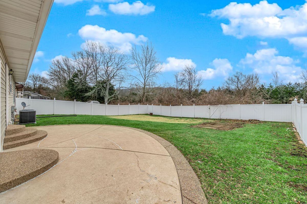 1152 Columbus Cir - Photo 3 of 26