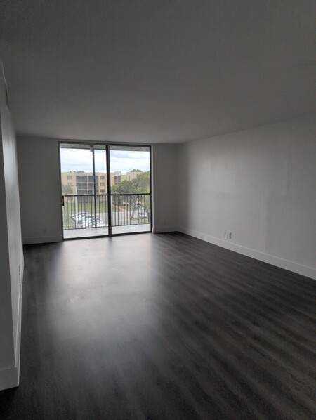 2740 Somerset Drive #101U - Photo 2 of 11