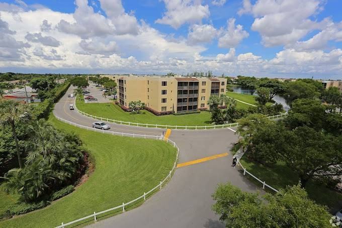 2740 Somerset Drive #101U - Photo 6 of 11