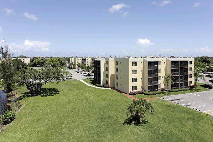 2740 Somerset Drive #101U - Photo 7 of 11