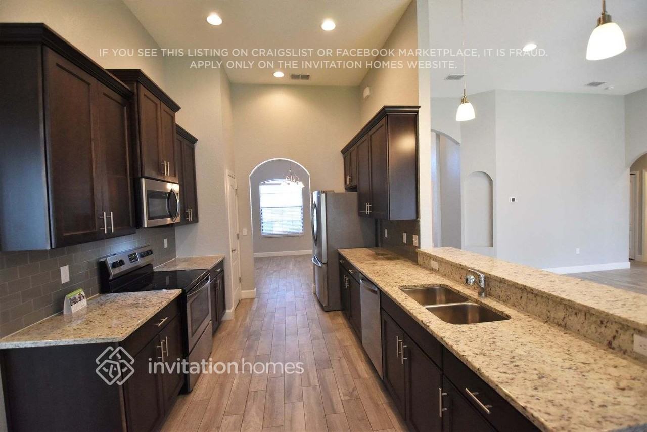 2861 Whitney St - Photo 5 of 17