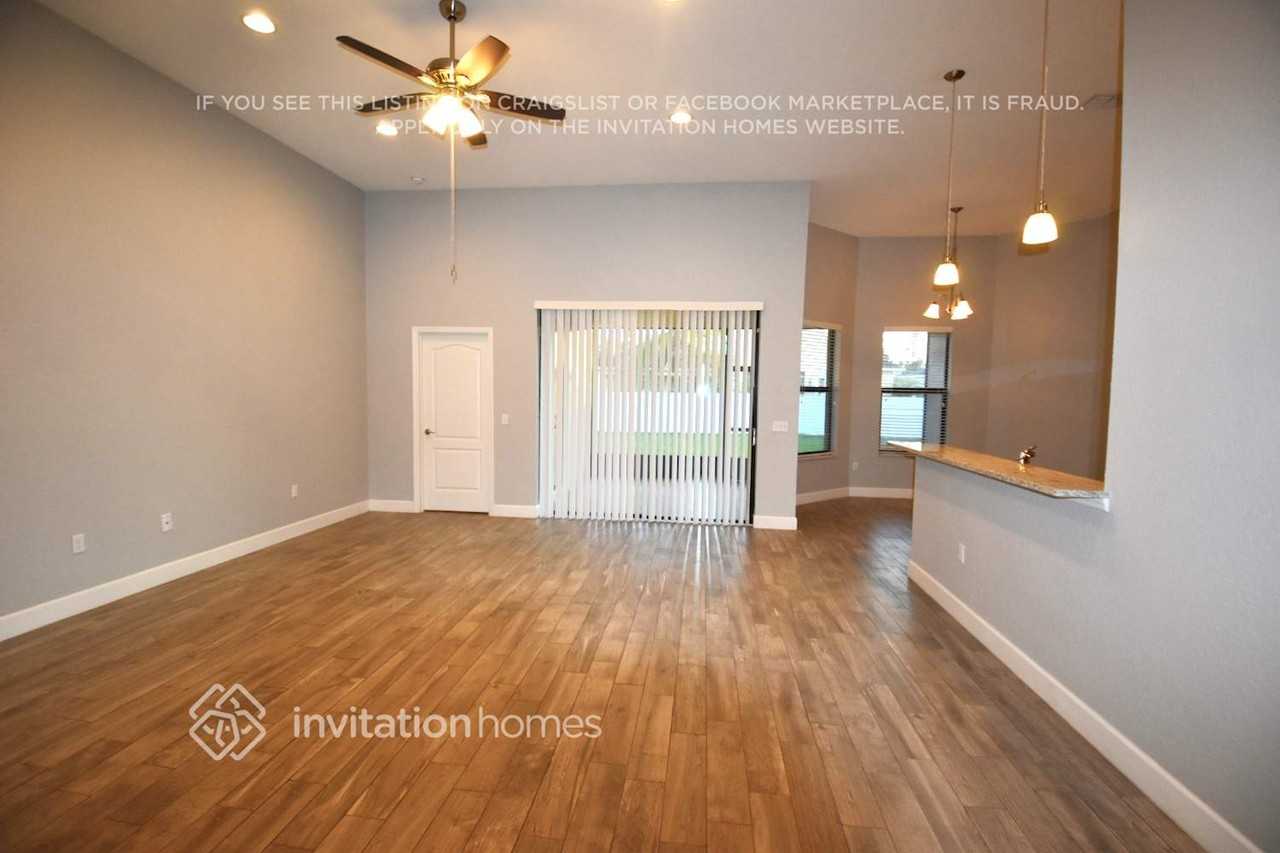 2861 Whitney St - Photo 3 of 17