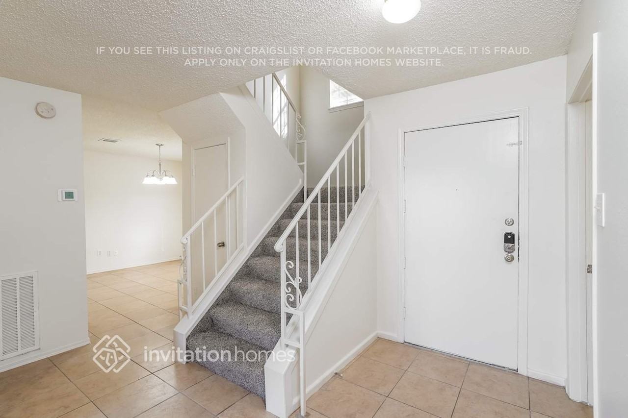 9422 Cedar Point Cir - Photo 5 of 18