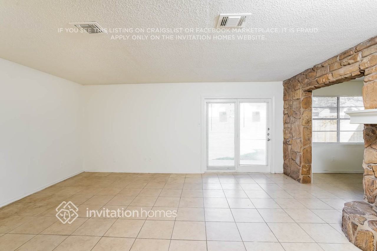 9422 Cedar Point Cir - Photo 7 of 18