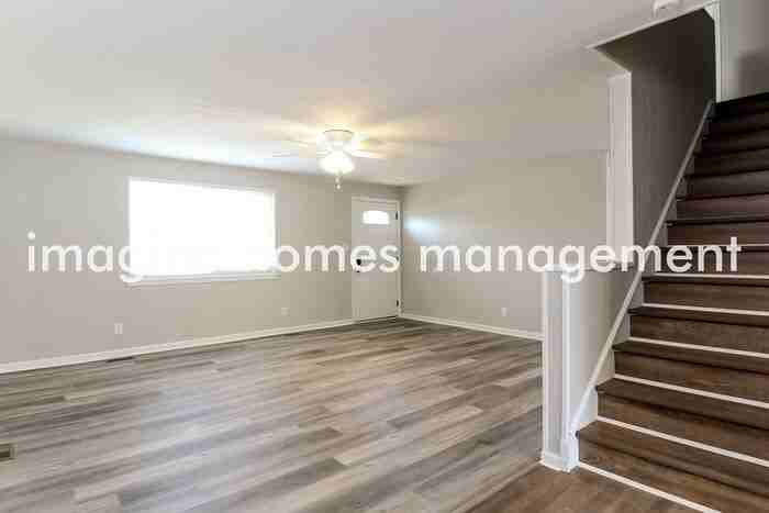 4735 Robinwood Dr - Photo 3 of 17