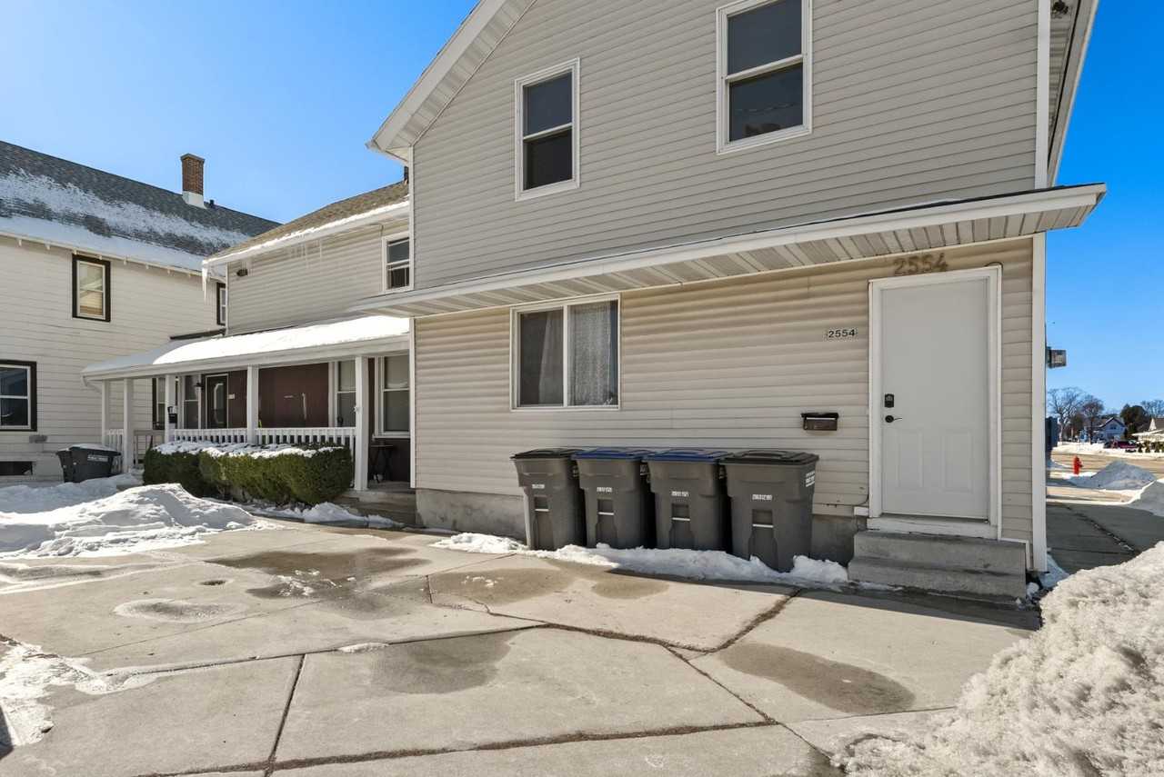 2554 Calumet Dr - Photo 2 of 5