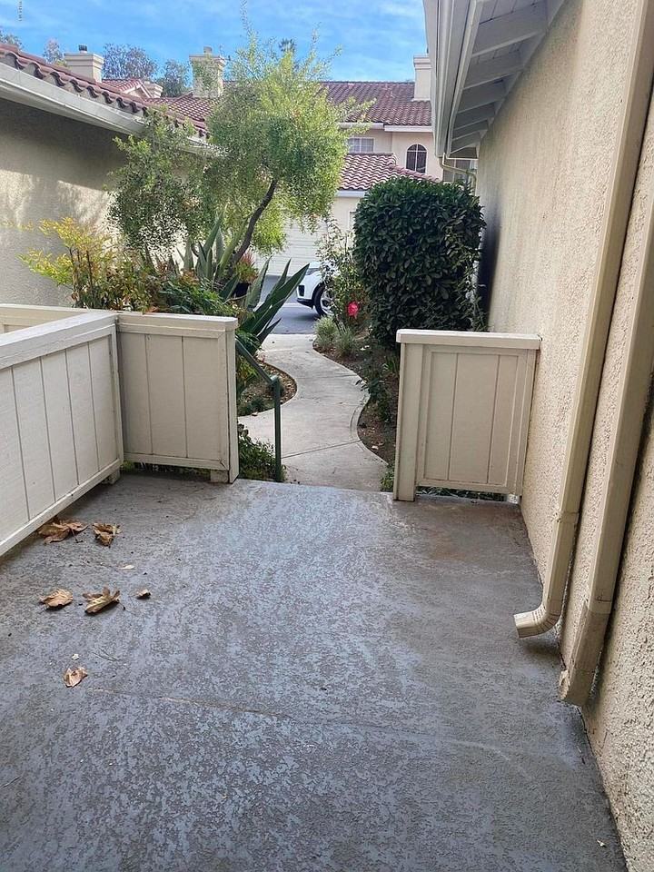 5533 Spanish Oak Ln #B - Photo 2 of 18