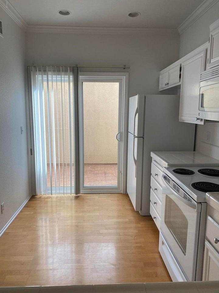 5533 Spanish Oak Ln #B - Photo 4 of 18