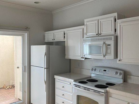 5533 Spanish Oak Ln #B - Photo 5 of 18