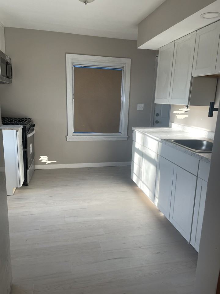 19 Victory Dr #1 - Photo 3 of 10