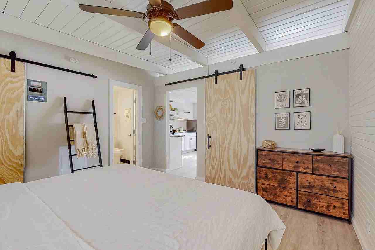 720 Truman St Ne #1 - Photo 4 of 15