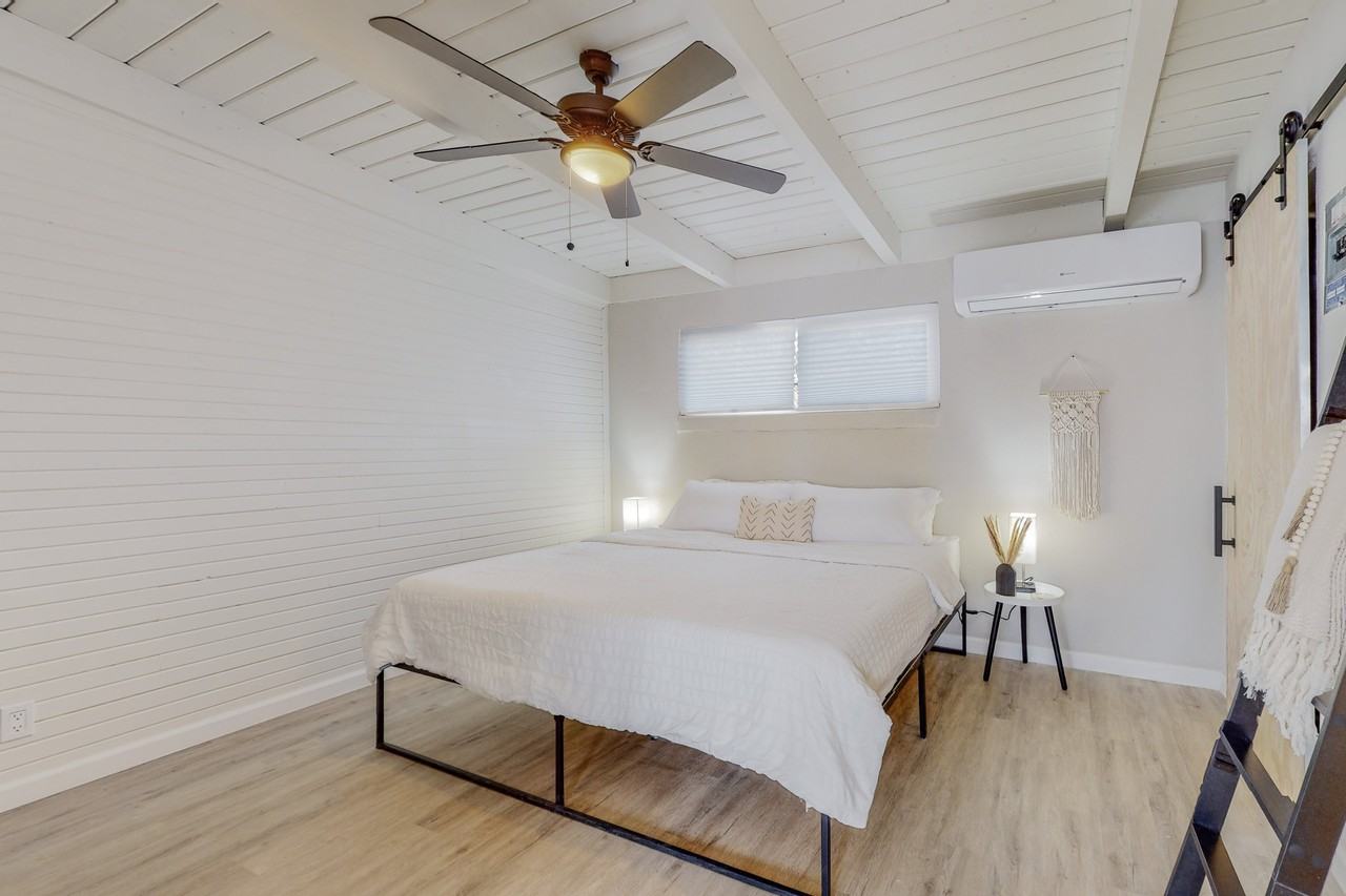 720 Truman St Ne #1 - Photo 5 of 15