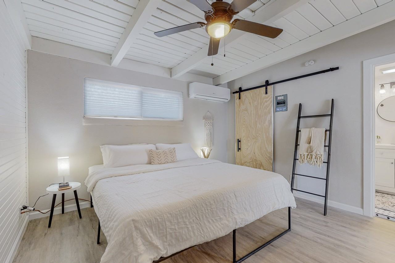 720 Truman St Ne #1 - Photo 7 of 15