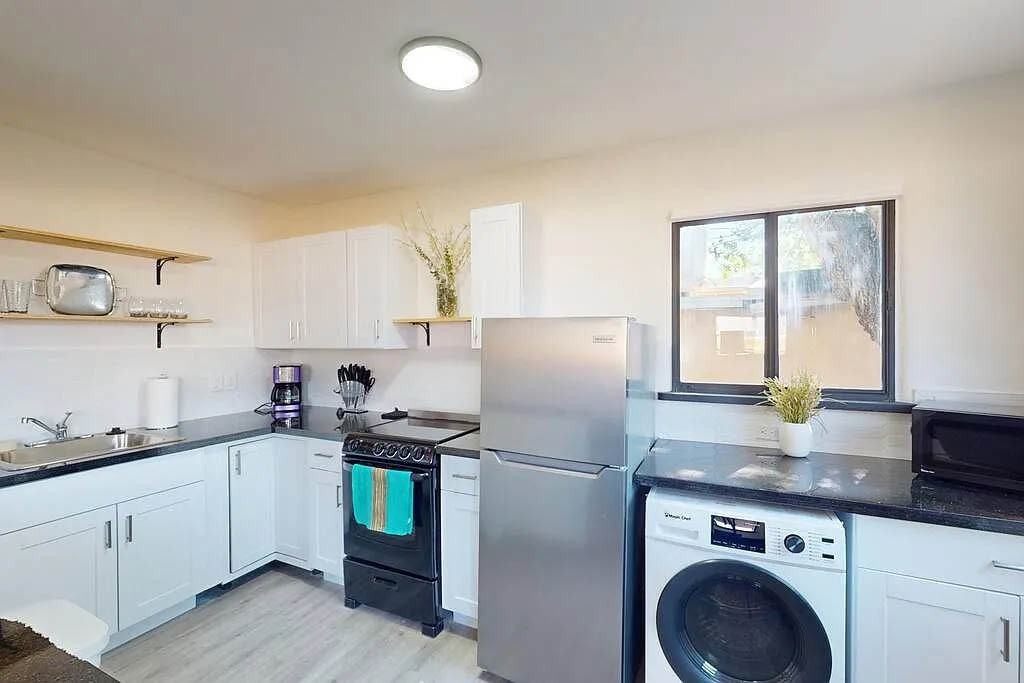 505 Marble Ave Nw - Photo 3 of 6