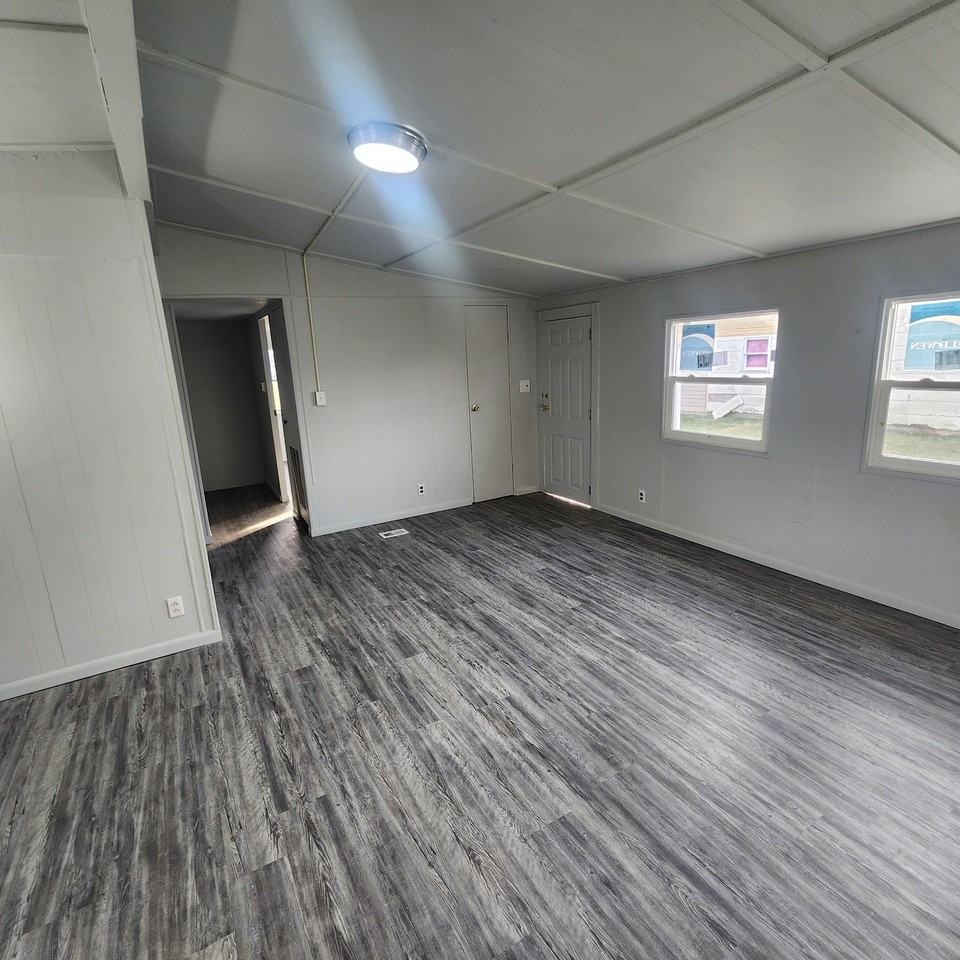 1319 2nd Ave #NA - Photo 3 of 17