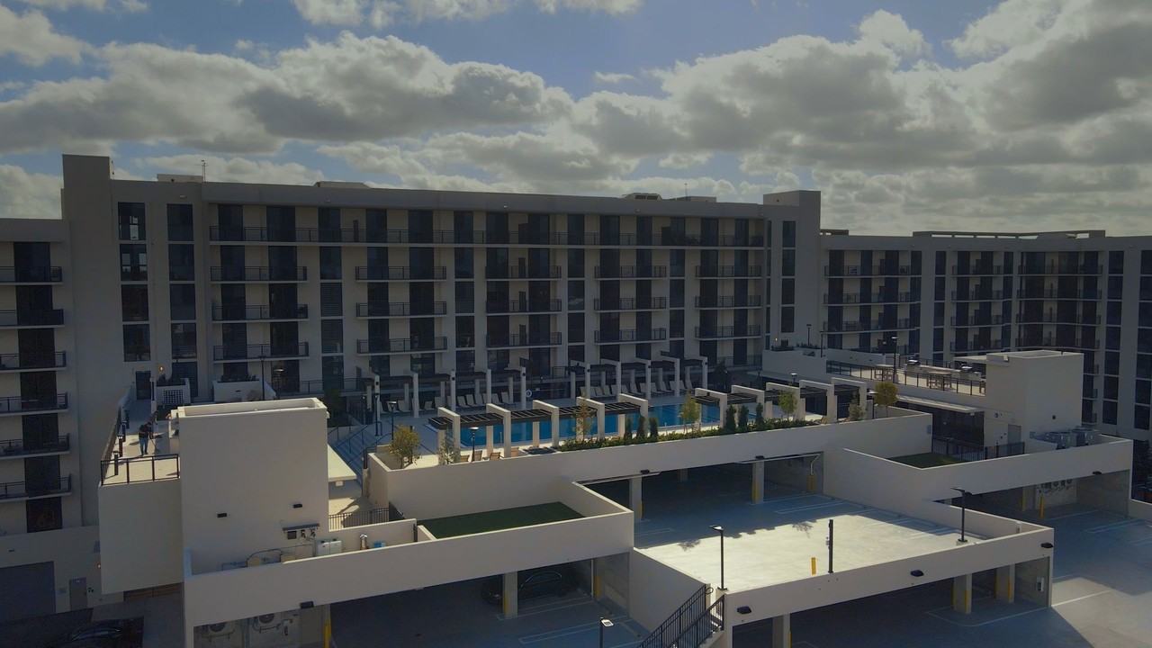 Gardens Residences - Photo 4 of 50