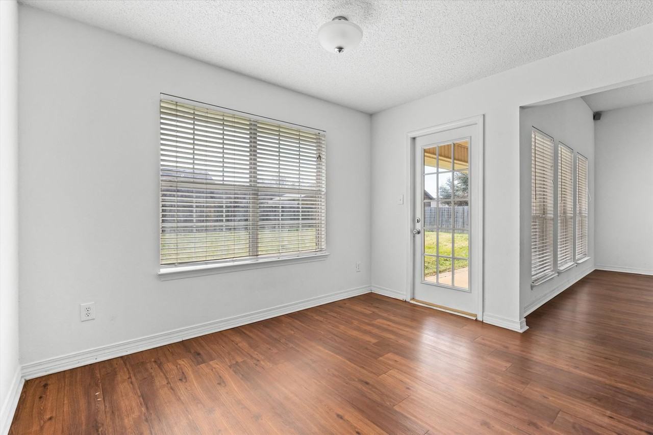 9704 Chariot Ave - Photo 3 of 20