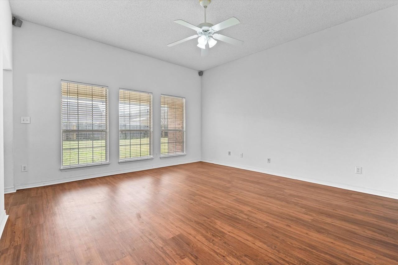 9704 Chariot Ave - Photo 4 of 20