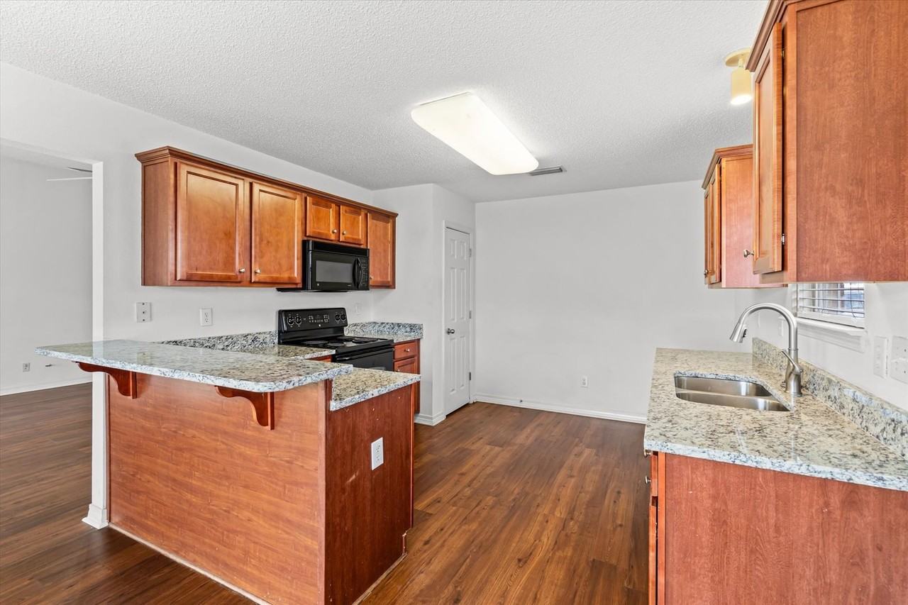 9704 Chariot Ave - Photo 6 of 20