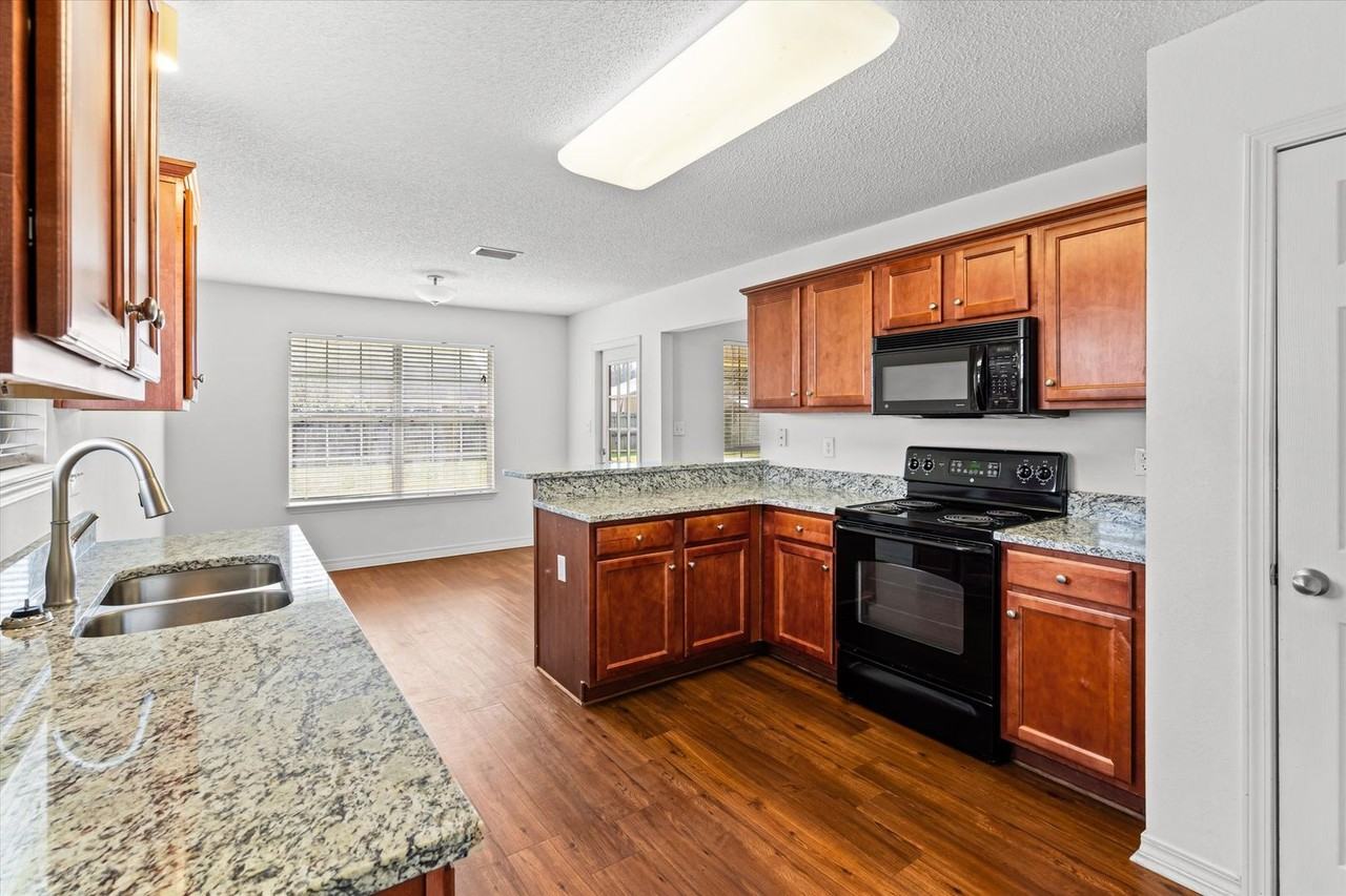 9704 Chariot Ave - Photo 7 of 20