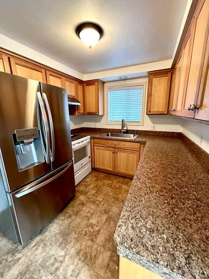 411 Se 4th St - Photo 2 of 10