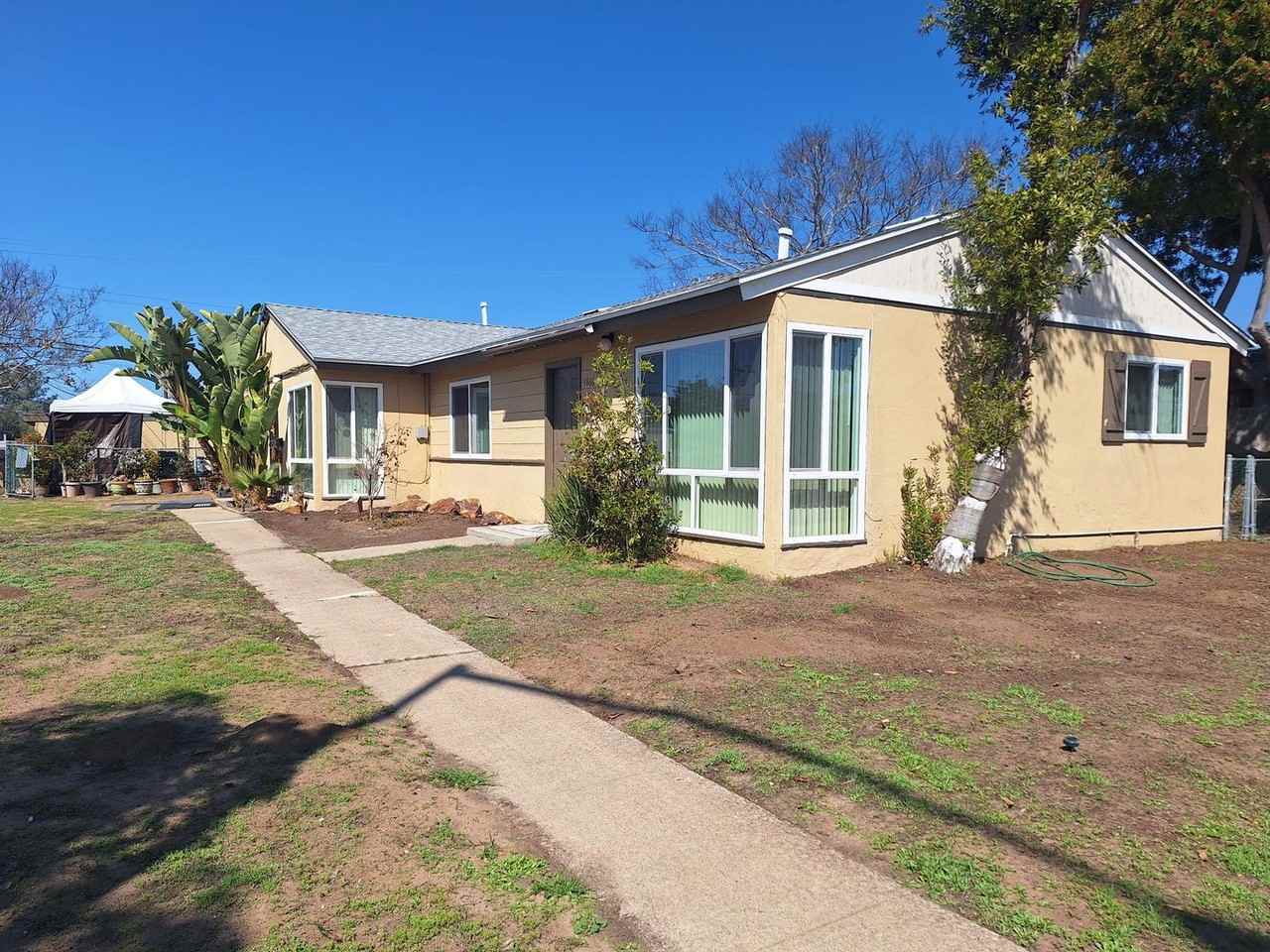 4866 Clairemont Dr - Photo 2 of 8