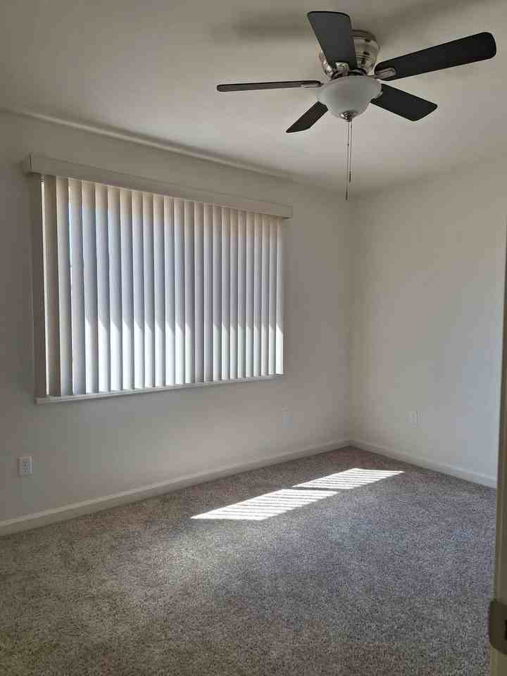 4866 Clairemont Dr - Photo 6 of 8