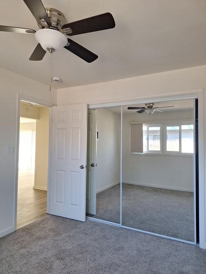 4866 Clairemont Dr - Photo 7 of 8