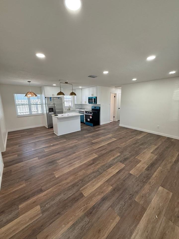 4001 19th St N - Photo 3 of 16