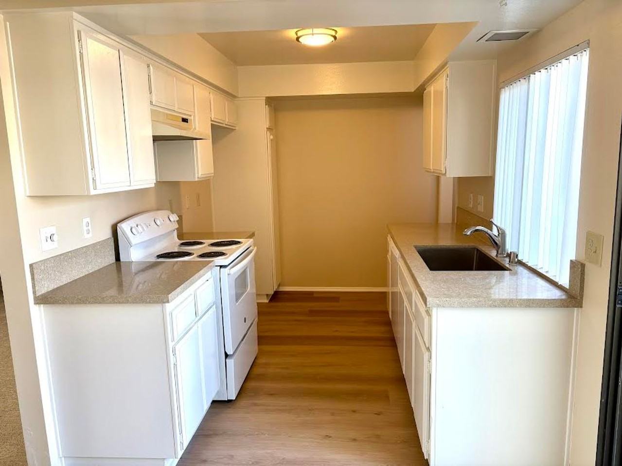 364 Meadow Ct - Photo 3 of 9