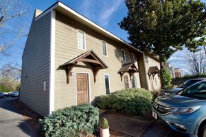 featured image of 210 N Ross St #A