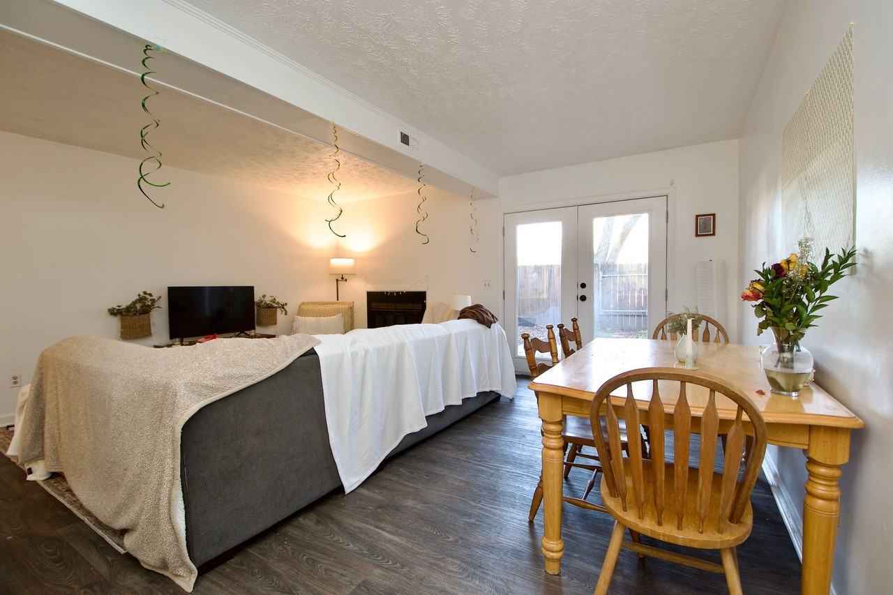 210 N Ross St #A - Photo 2 of 33