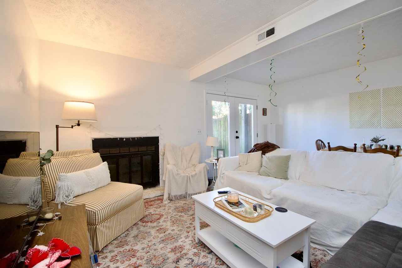 210 N Ross St #A - Photo 3 of 33