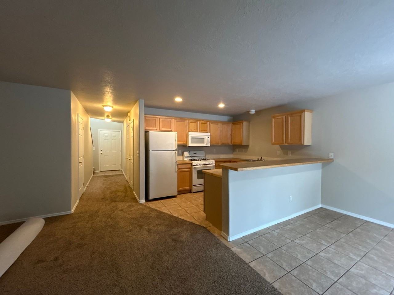 1954 Sw Reindeer Ave - Photo 4 of 18