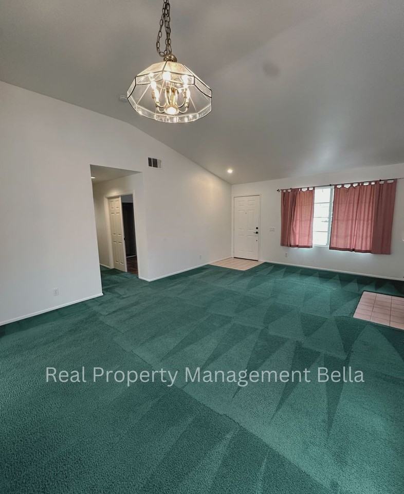 19400 Applewood Ct - Photo 3 of 34