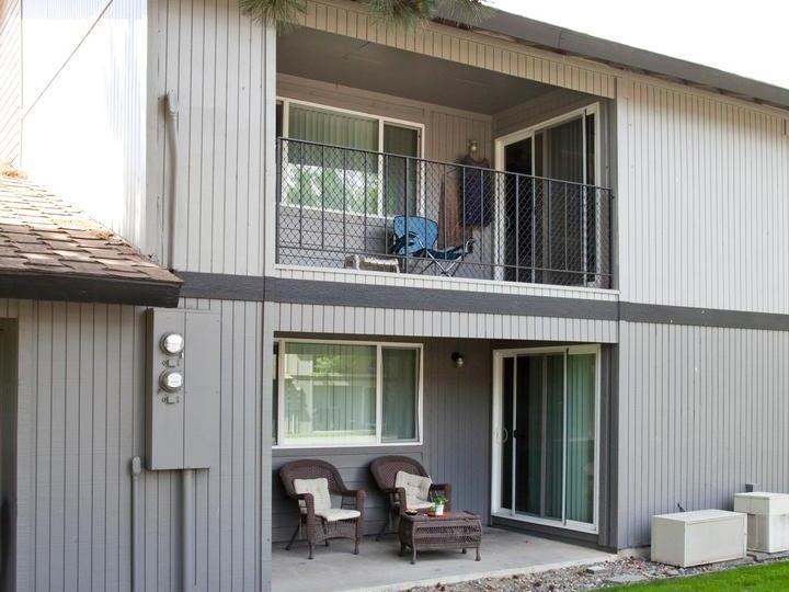 69 Jadwin Ave - Photo 2 of 9