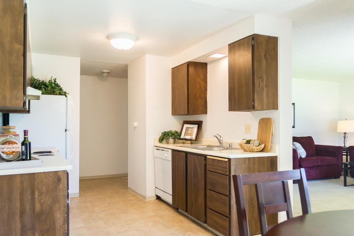 69 Jadwin Ave - Photo 4 of 9