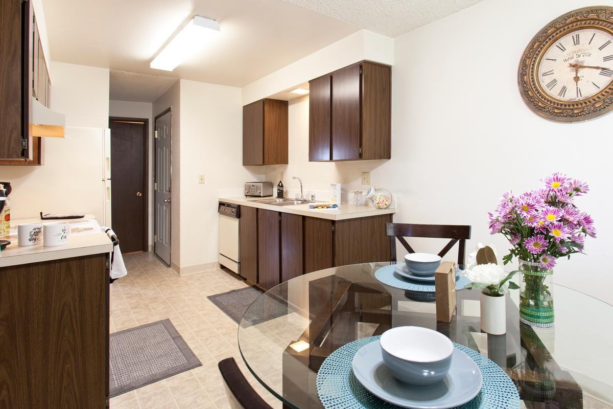 69 Jadwin Ave - Photo 5 of 9