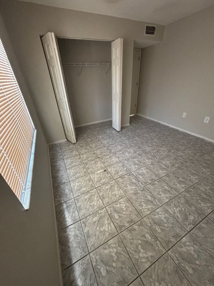 921 33rd Ave W - Photo 6 of 16