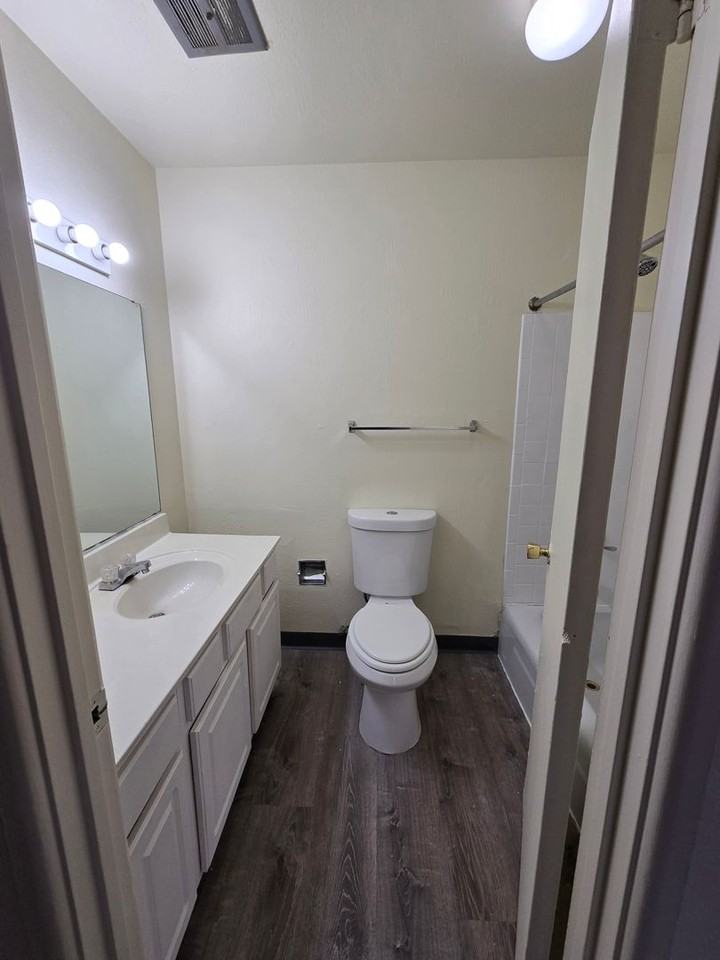 Mulford Park Apartments - Photo 4 of 25