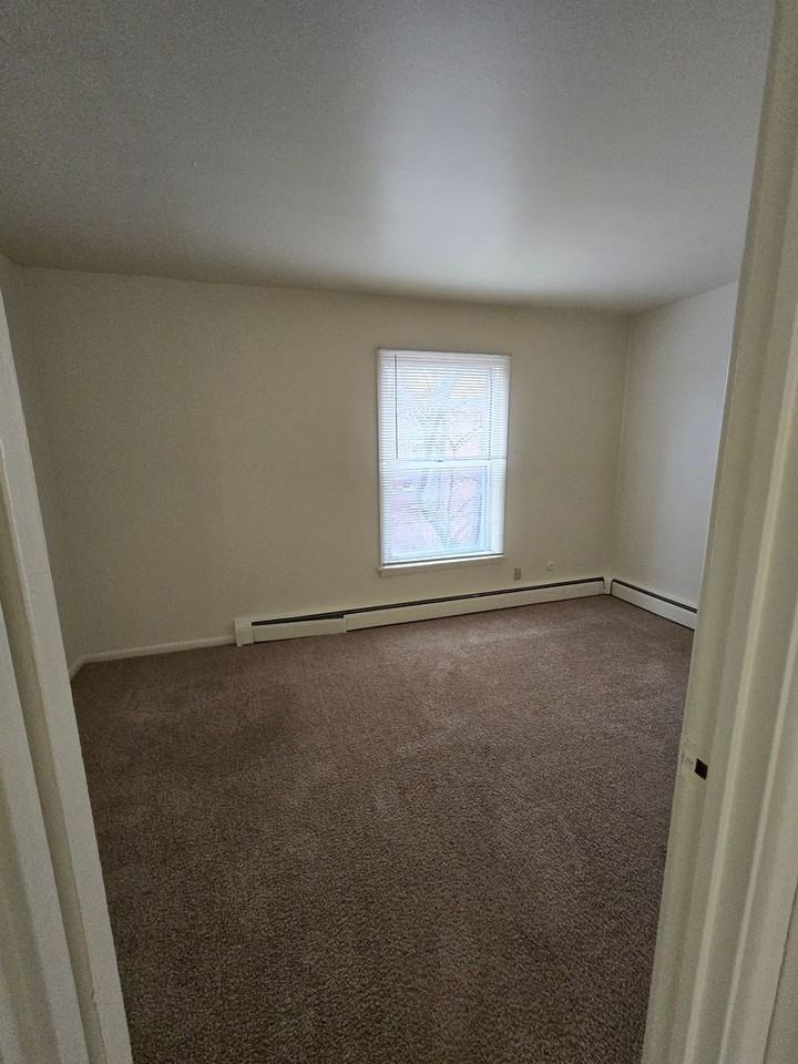 Mulford Park Apartments - Photo 5 of 25