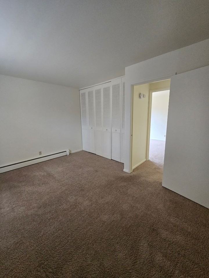 Mulford Park Apartments - Photo 6 of 25