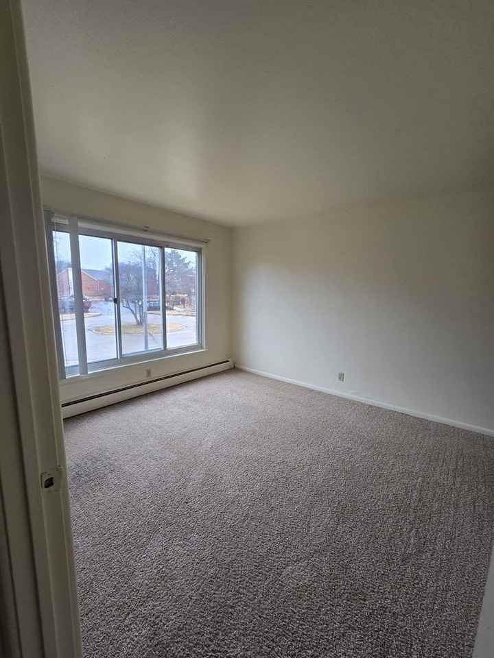 Mulford Park Apartments - Photo 7 of 25