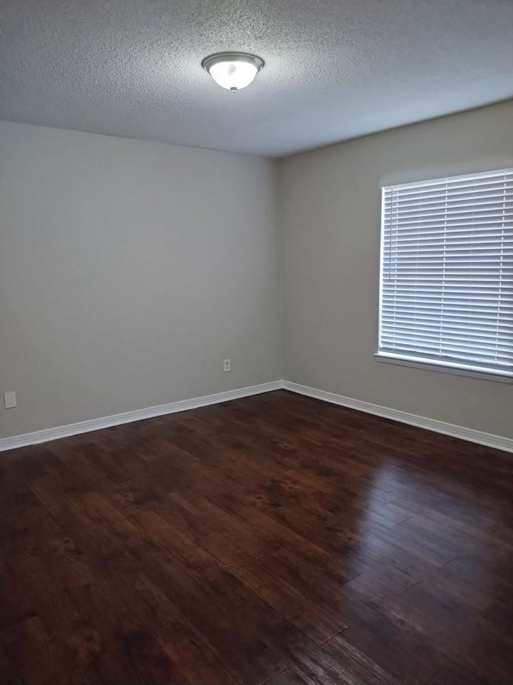 Woodhaven Apartments - Photo 6 of 9