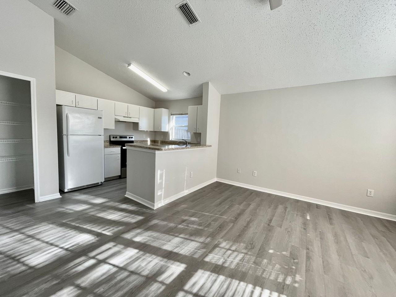 6640 Summer Haven Dr - Photo 2 of 11