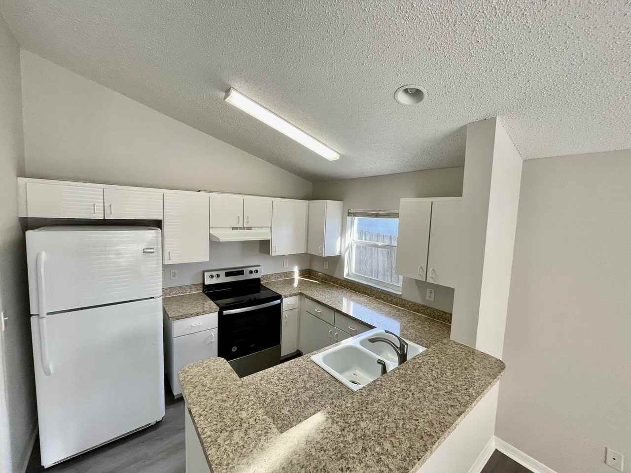 6640 Summer Haven Dr - Photo 4 of 11