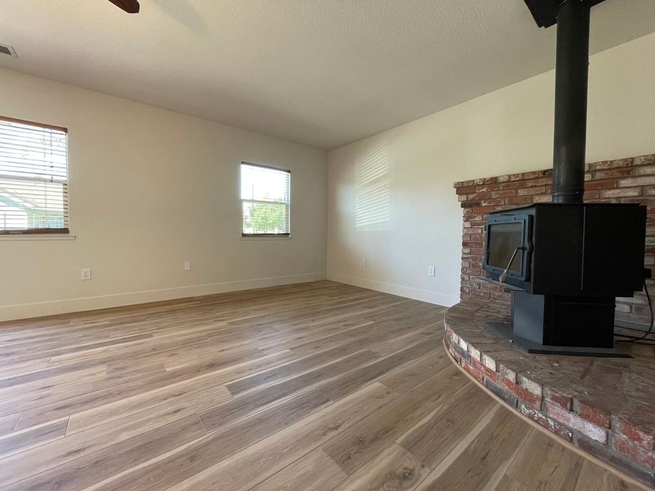 103 Donner Ave - Photo 2 of 19