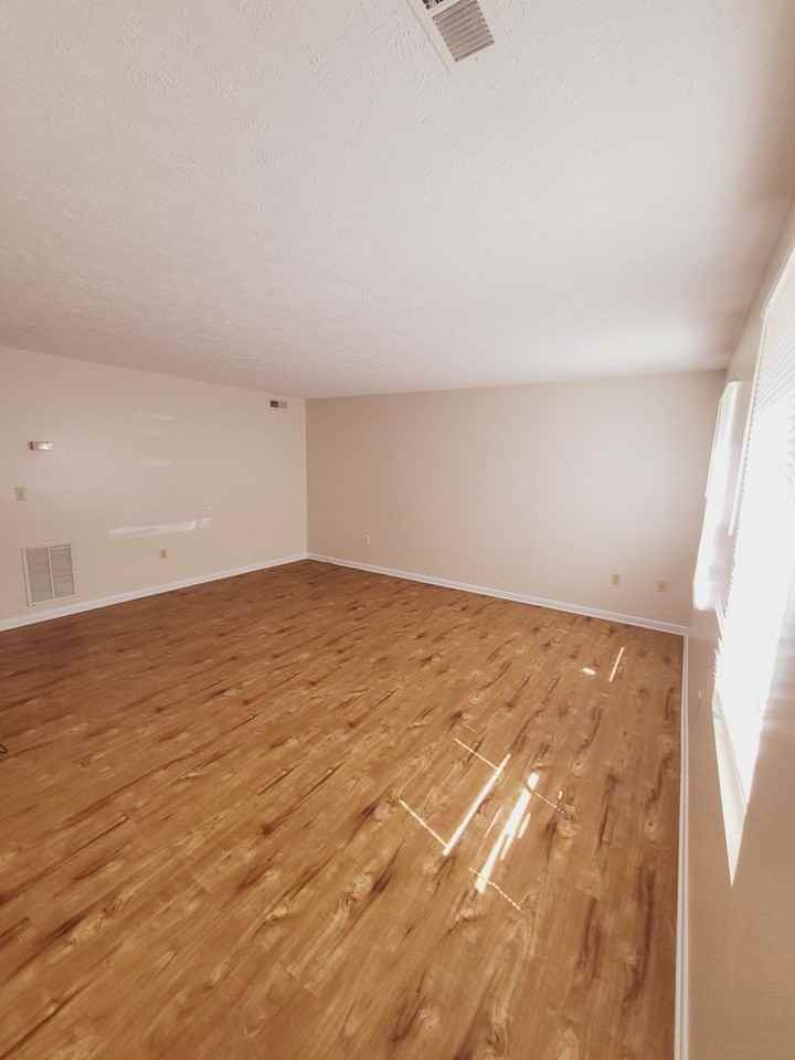 1051 Piedmont St - Photo 2 of 9