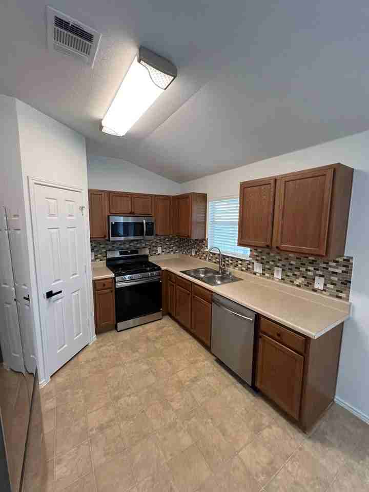 2711 Moonmist Cv - Photo 3 of 21