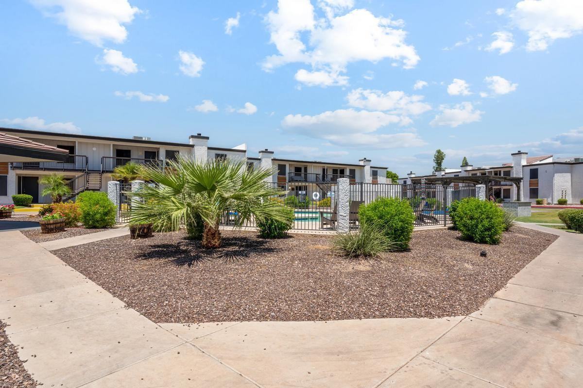 11821 N 28th Dr - Photo 7 of 22